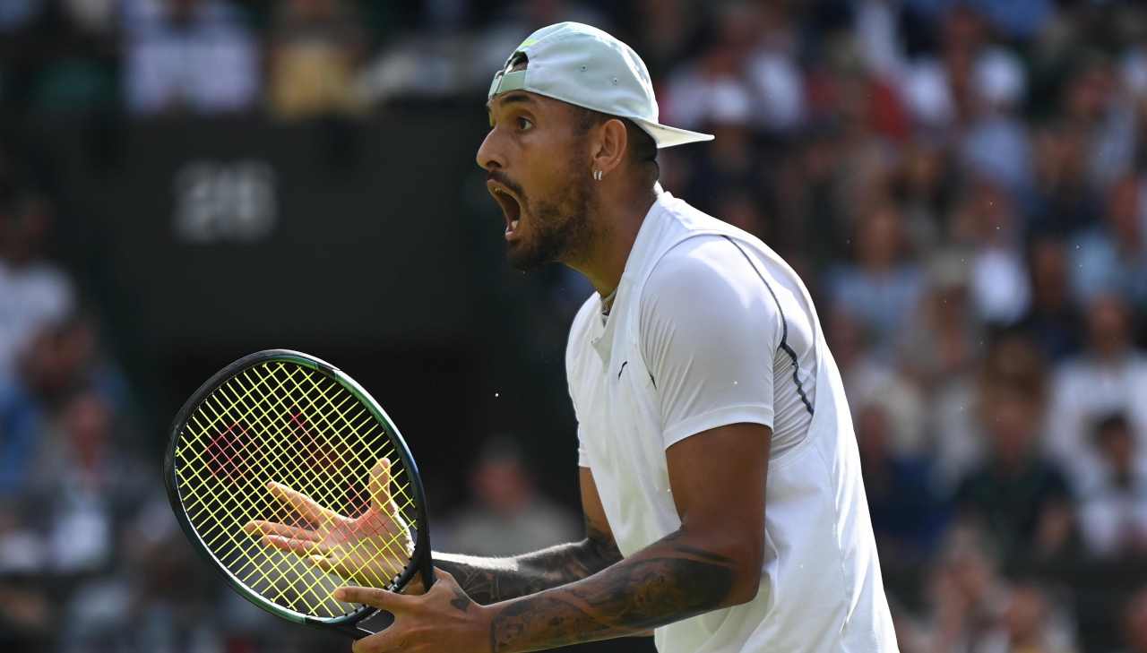 Guai seri per l'australiano Nick Kyrgios, semifinalista a Wimbledon: sarà infatti processato ad agosto e rischia una pesante condanna