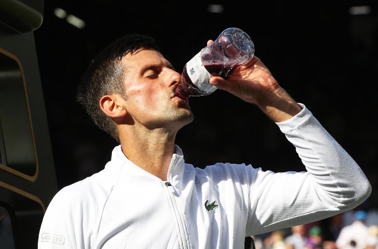 sua dieta, con alcune specificità davvero impensabili. Djokovic, dal miele ai frullati: i dettagli sull'alimentazione del serbo