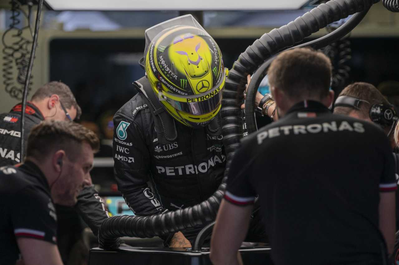 Hamilton con la sua Mercedes