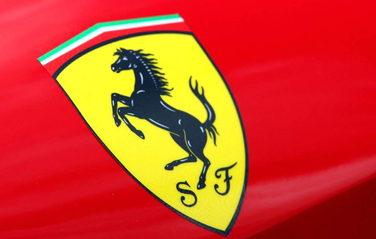 logo ferrari