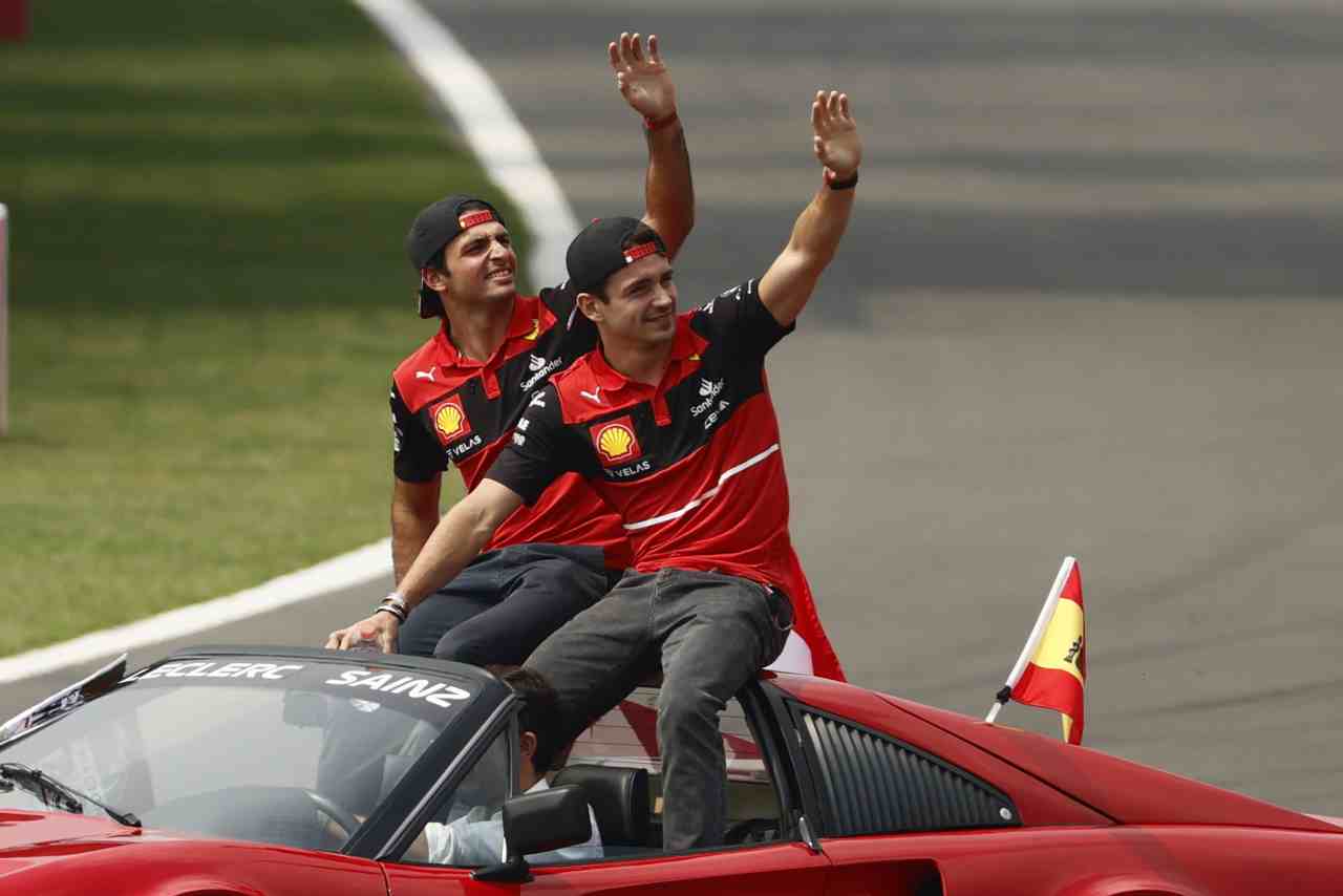 Sainz e Leclerc Ferrari