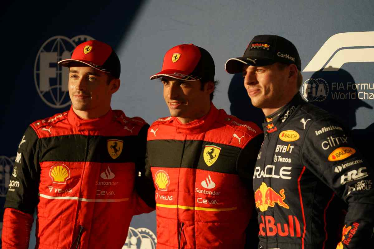 Verstappen con i due piloti della Ferrari