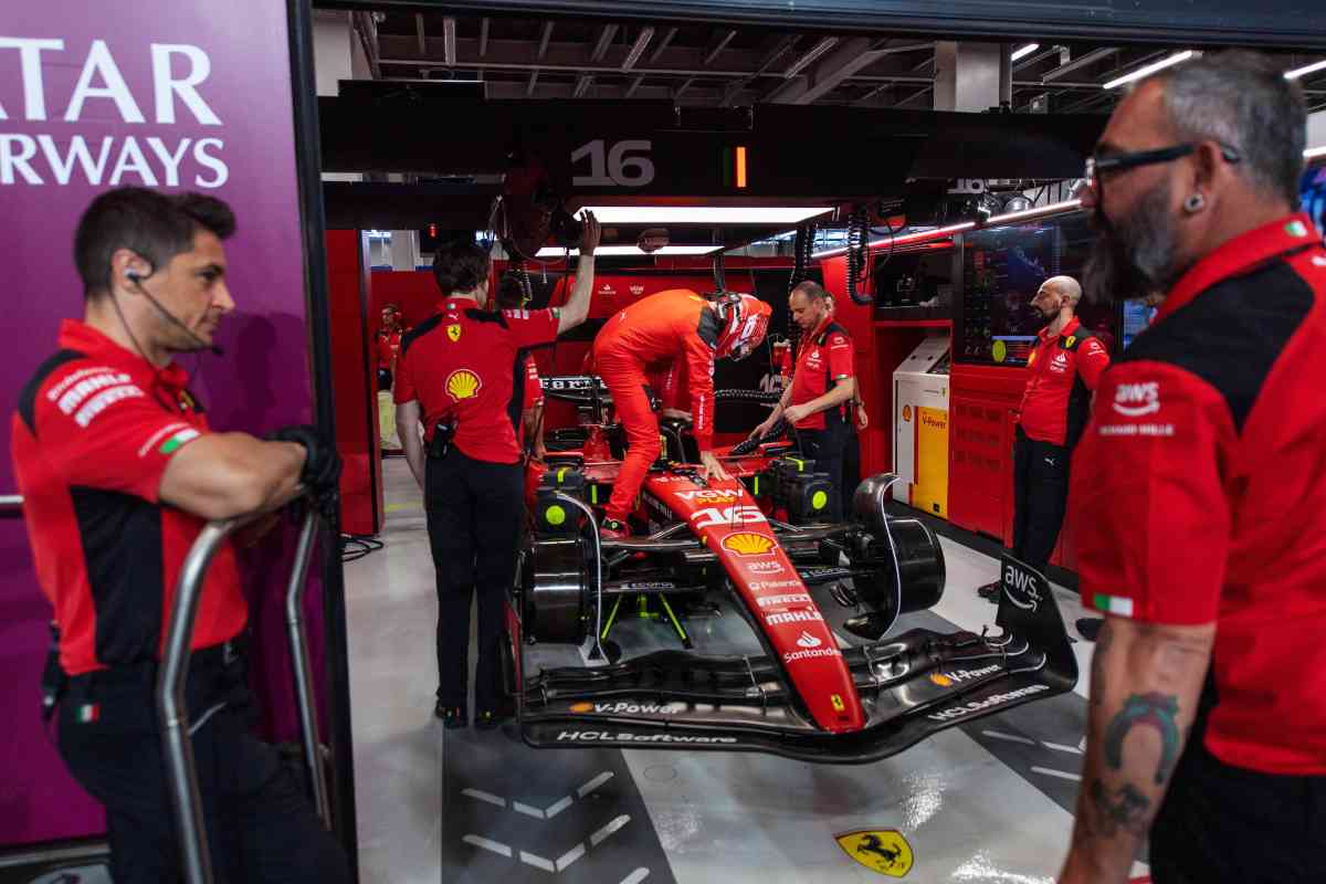 Ferrari box Leclerc