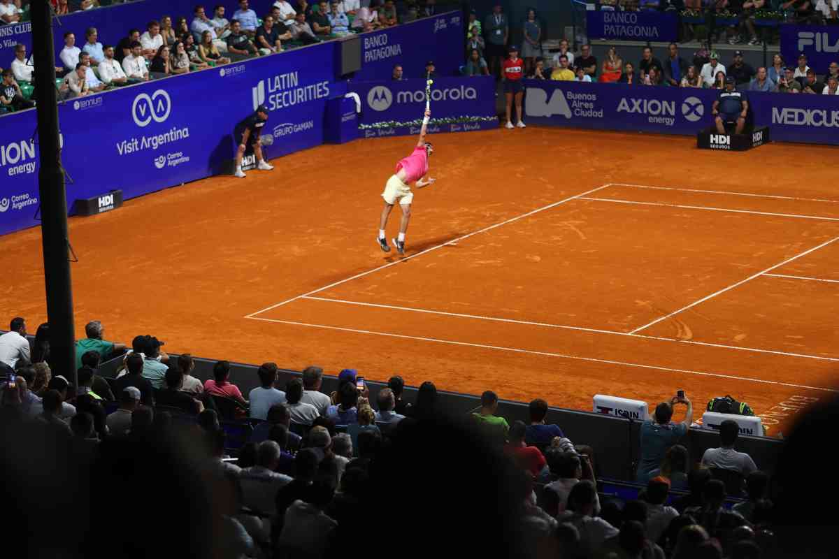 Tennis, che servizio per il giocatore svedese