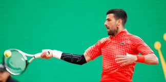 Problema al gomito per Djokovic