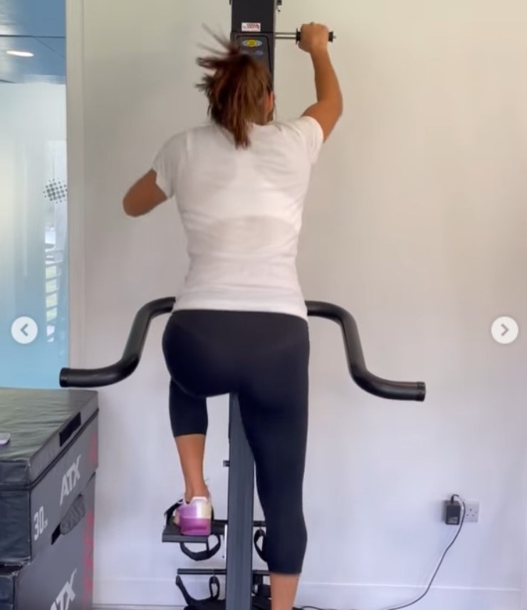 Emma Raducanu in azione in palestra