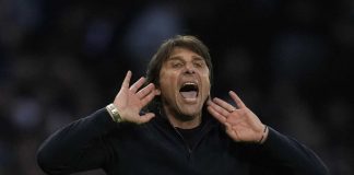 Roma, Conte vicino alla panchina