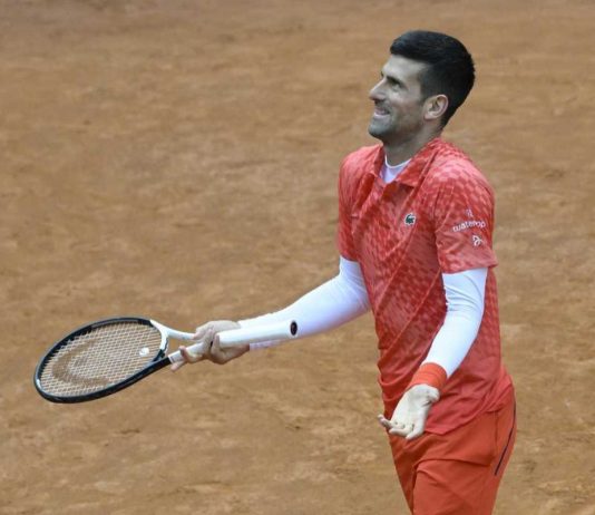 Djokovic imita Ivanisevic