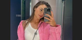 Anna Kalinskaya, selfie allo specchio