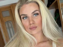 Monica Kilnarova, selfie allo specchio