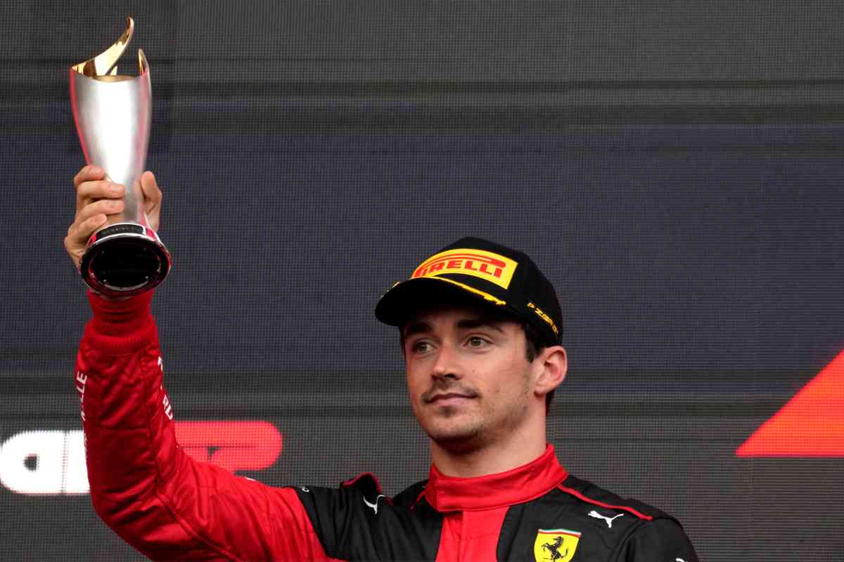 Leclerc annuncia la permanenza alla Ferrari