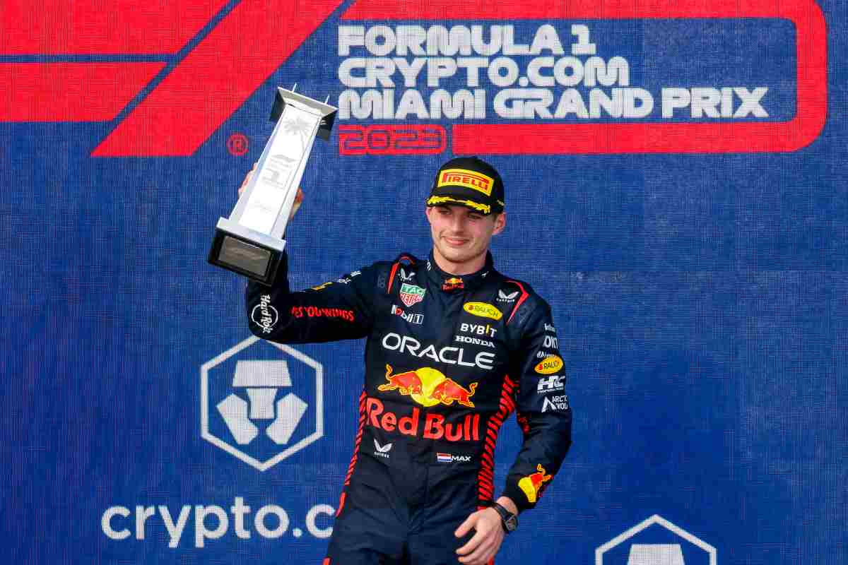 Max Verstappen risponde ai tifosi