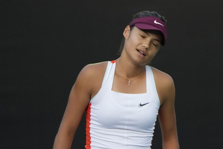Emma Raducanu salterà Roland Garros e Wimbledon 