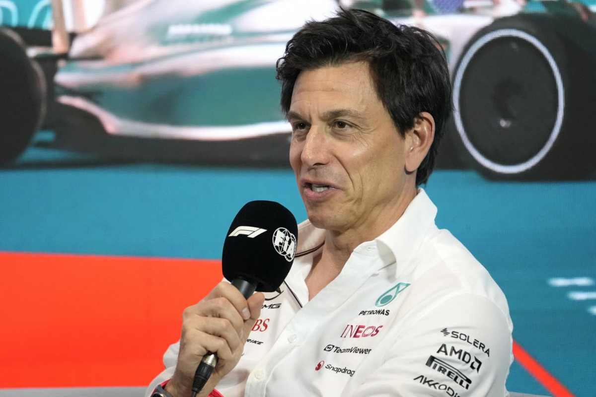 Wolff smentisce Hamilton alla Ferrari