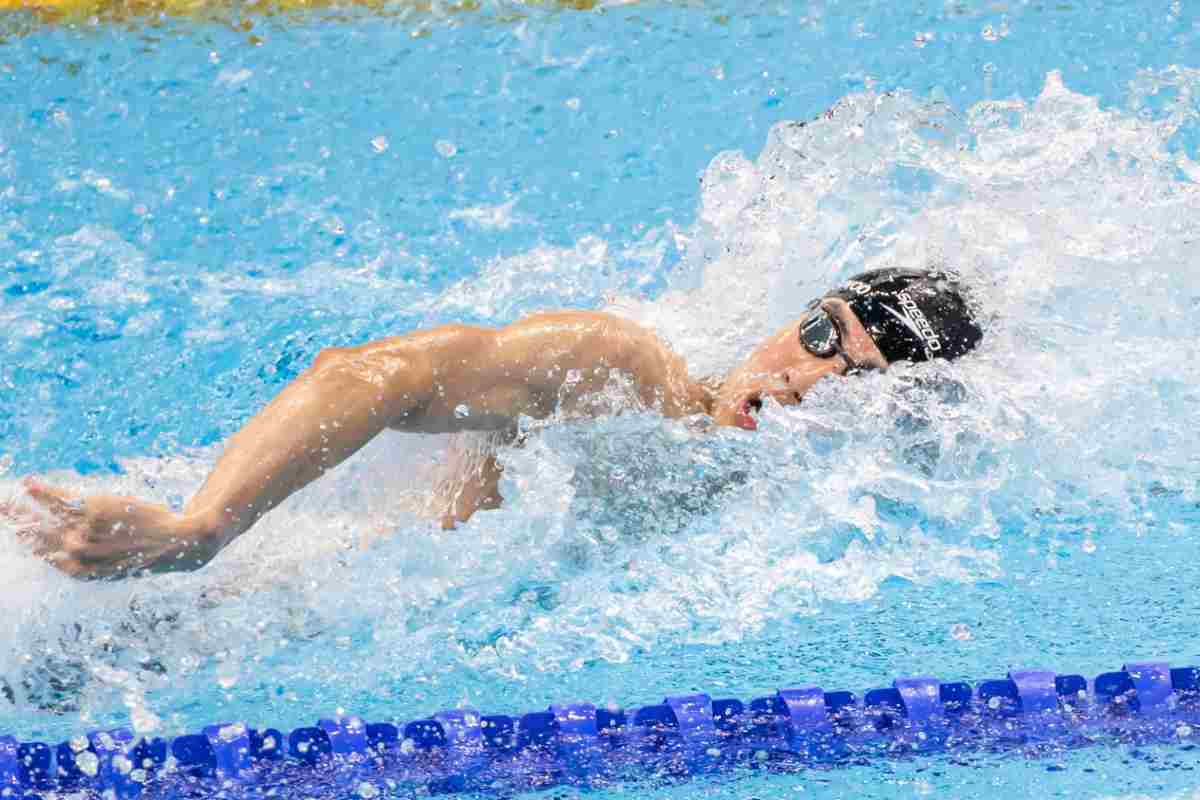 Nuoto, un campione torna in gara