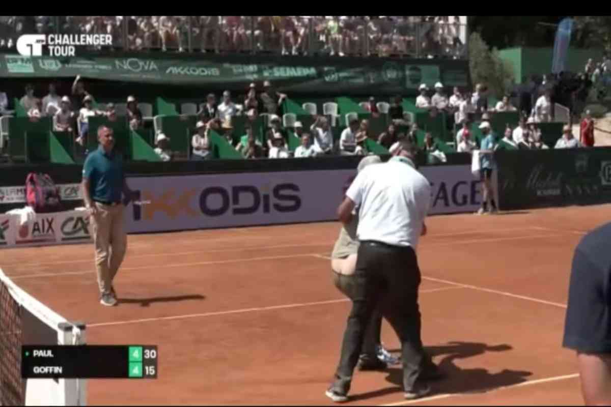 Tennis, invasione di campo: momenti di panico