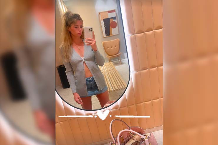 Camila Giorgi sensuale nel selfie allo specchio