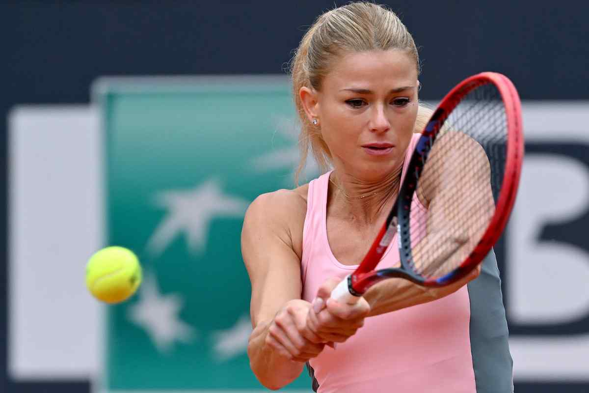 Camila Giorgi foto lettino mare