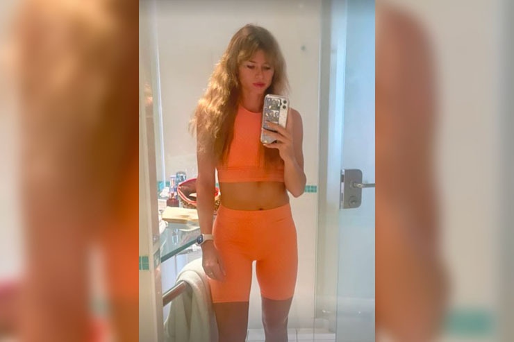 Camila Giorgi selfie in tuta 