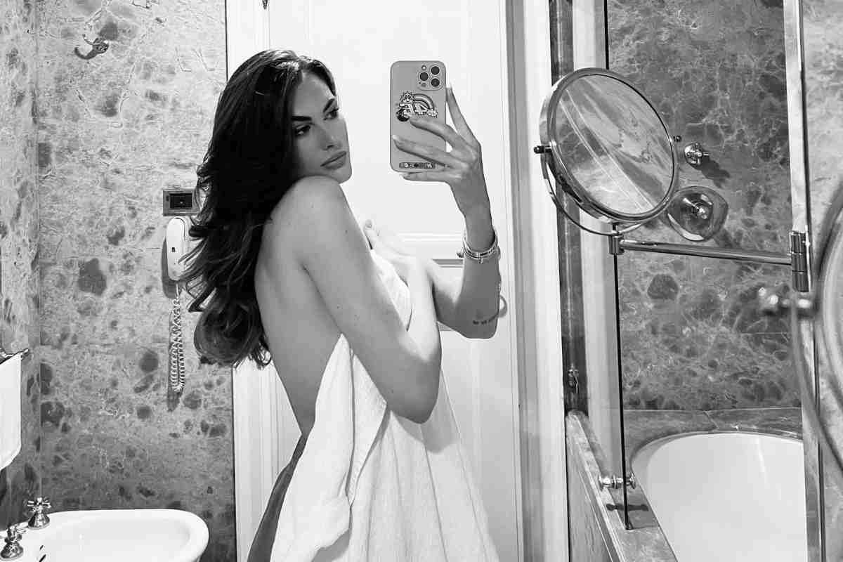 Francesca Sofia Novello selfie sexy Instagram