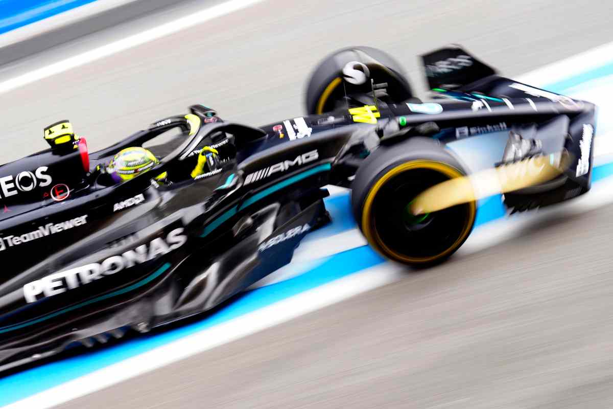 Lewis Hamilton resta alla Mercedes