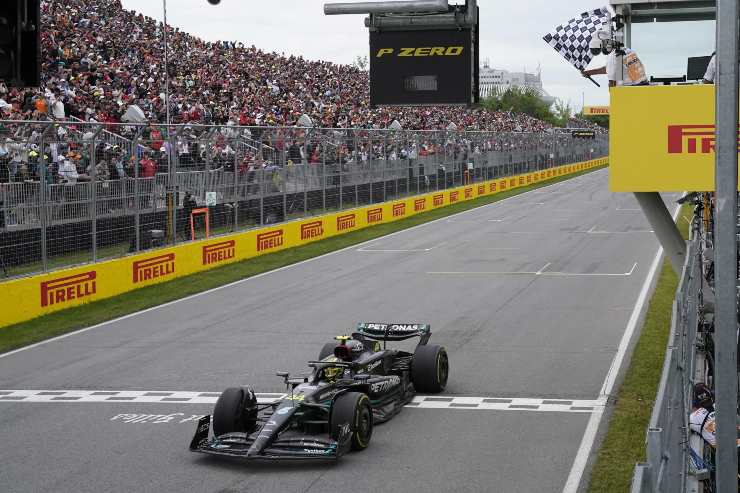 Lewis Hamilton rinnovo Mercedes