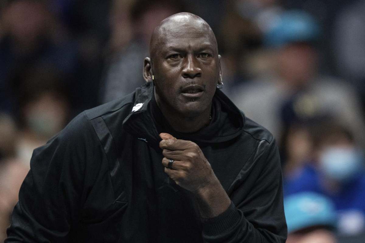 Michael Jordan vende Charlotte Hornets