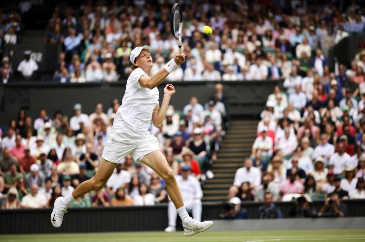 Sinner decisione importante per Wimbledon