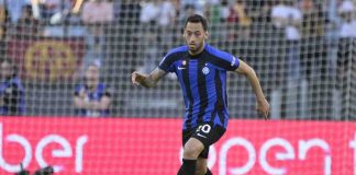 Hakan Calhanoglu gioca a Tennis