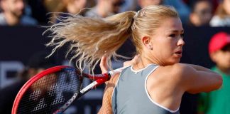 Camila Giorgi selfie minigonna specchio