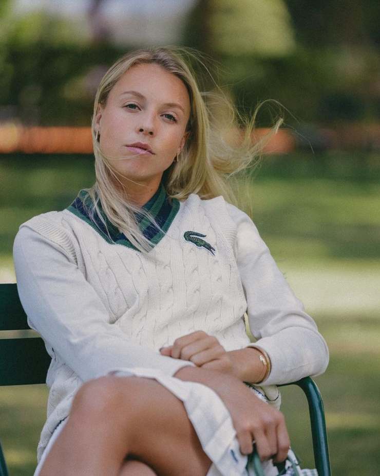 Anett Kontaveit shooting outfit Wimbledon