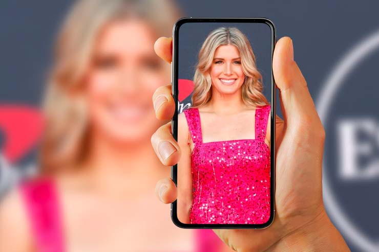 Eugenie Bouchard foto red carpet vestito fucsia