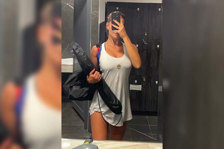 Susanna Giovanardi selfie sexy allo specchio
