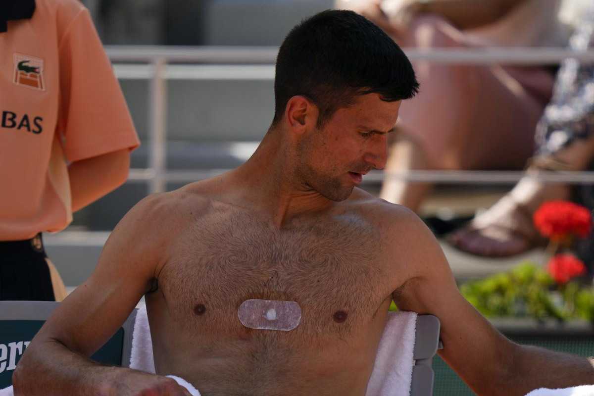 Novak Djokovic segreto laser al petto