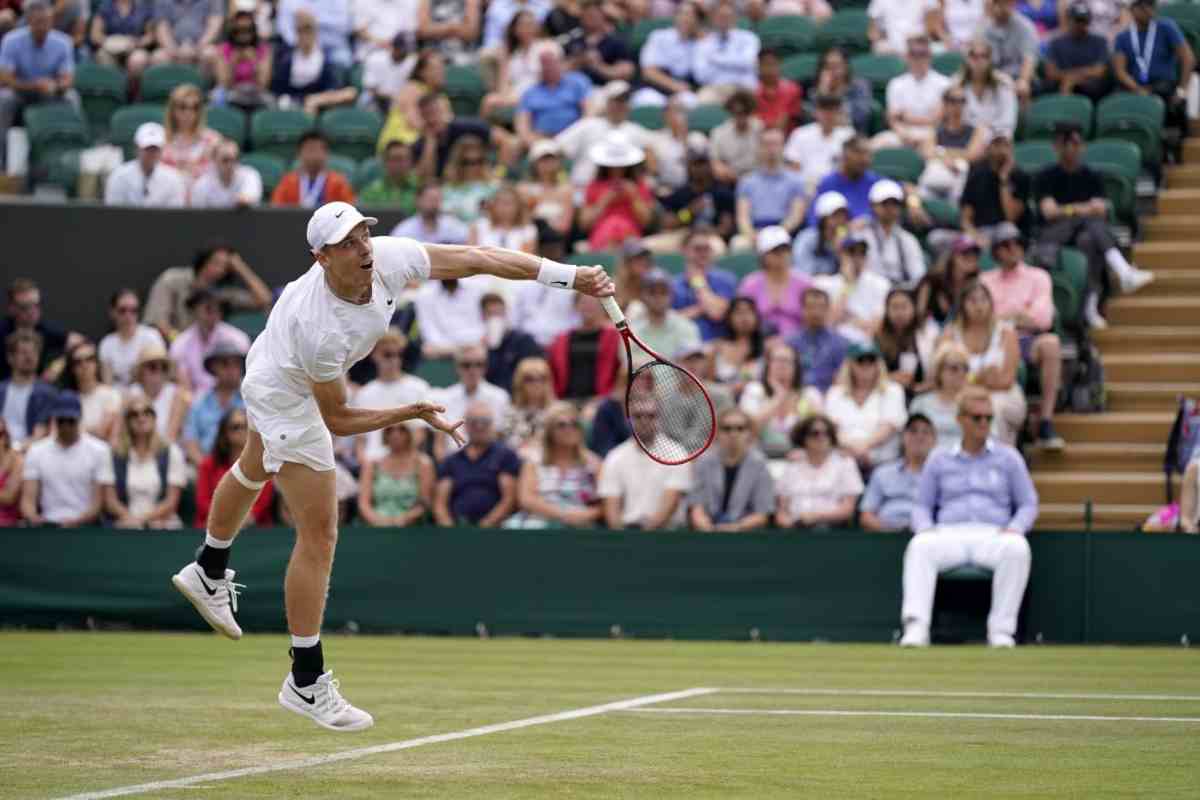 Denis Shapovalov infortunio Wimbledon