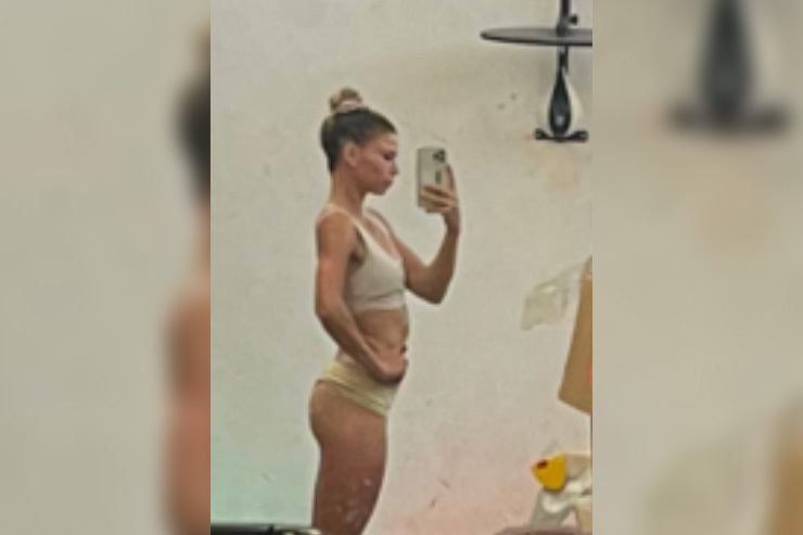 Camila Giorgi selfie intimo