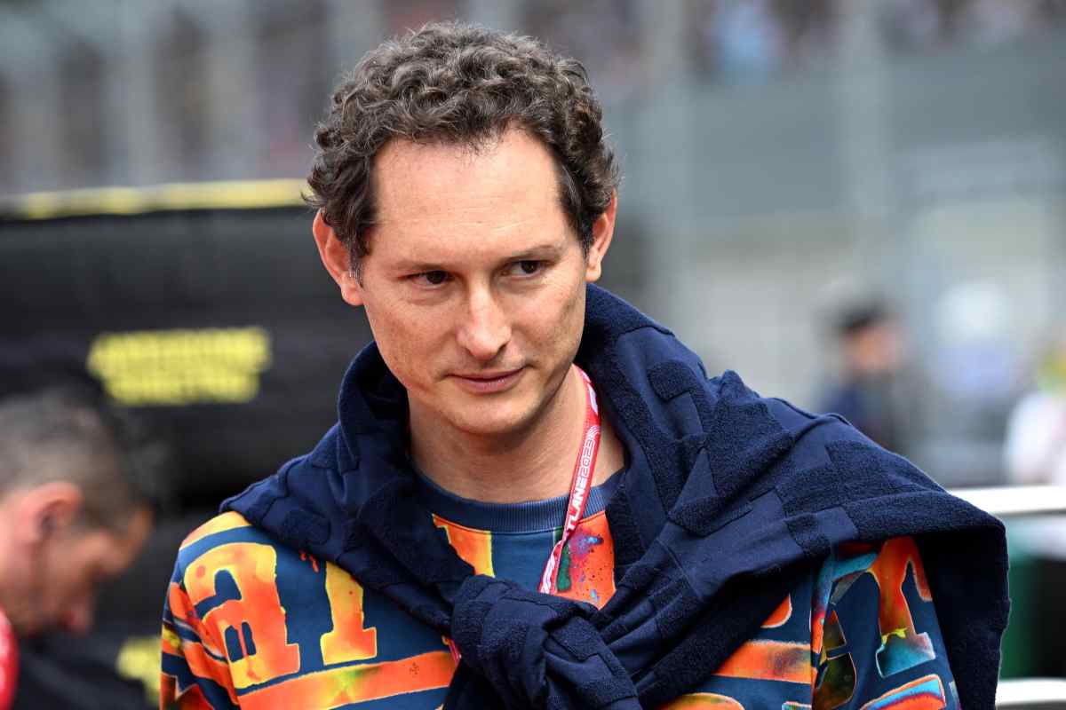 John Elkann rinnovi Sainz e Leclerc