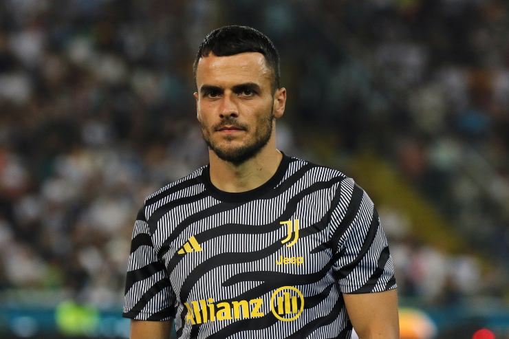 Filip Kostic in fase di riscaldamento