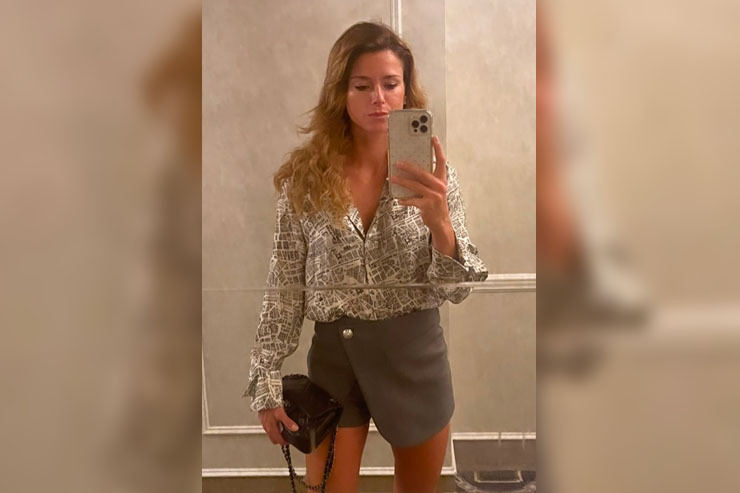 Camila Giorgi selfie minigonna camicetta