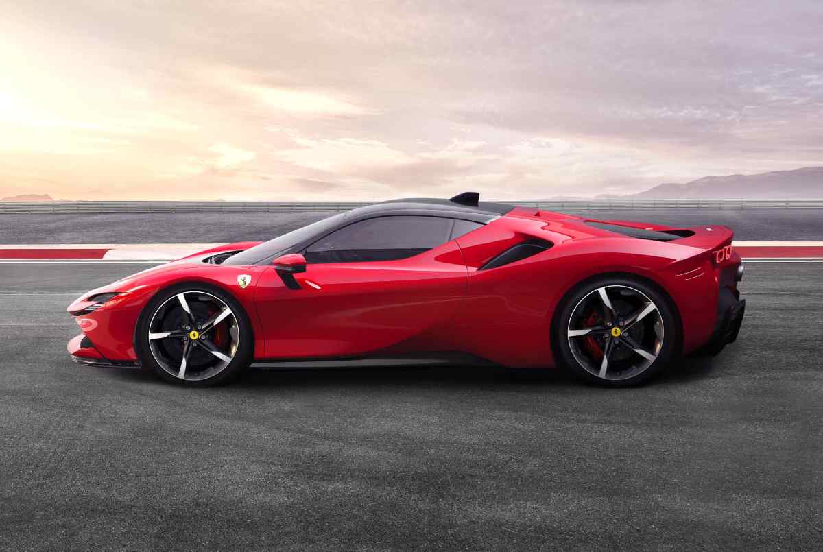 Ferrari elettrica nel 2025