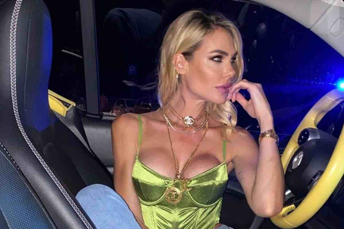 Ilary Blasi vacanza Sardegna Bastian