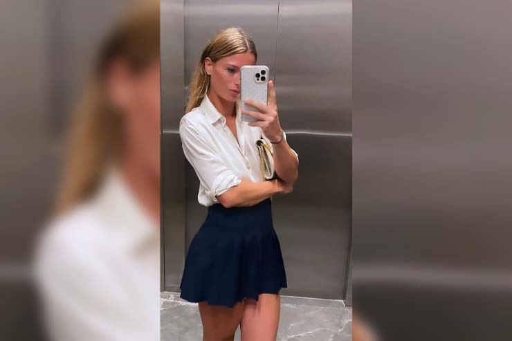 Camila Giorgi minigonna camicetta selfie