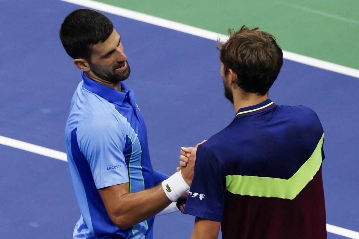 Djokovic scuse Medvedev