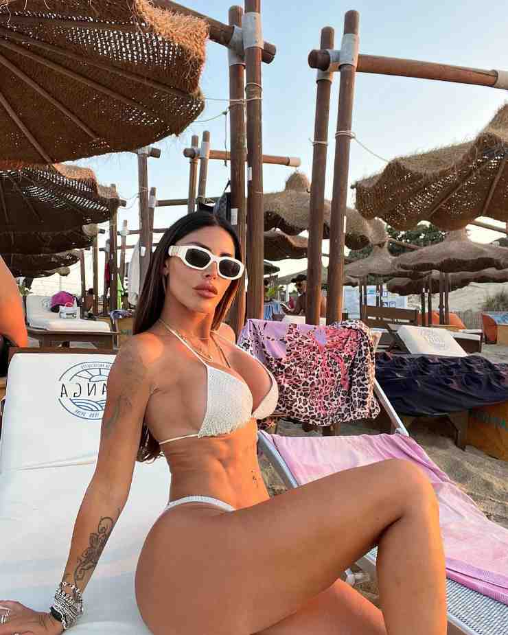 Guendalina Tavassi foto bikini Instagram