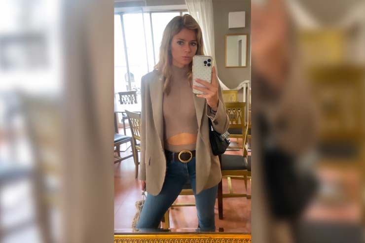 Camila Giorgi selfie specchio maglietta spacco