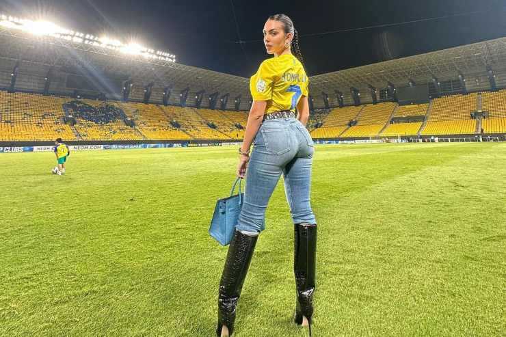 Georgina Rodriguez lato B jeans