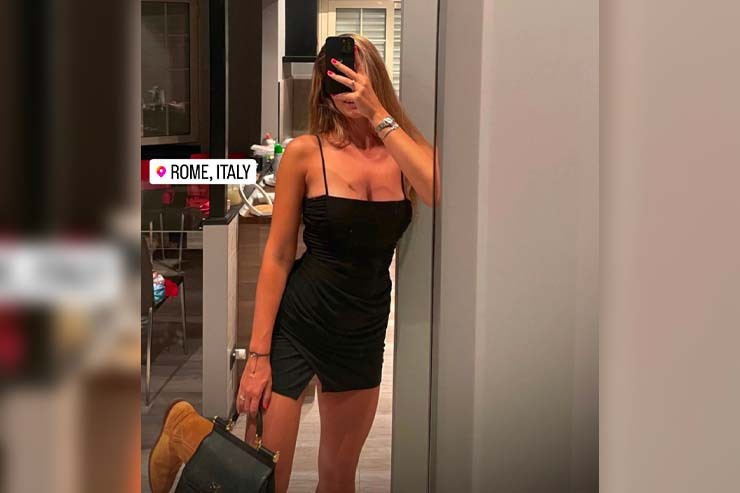 Susanna Giovanardi selfie vestito corto