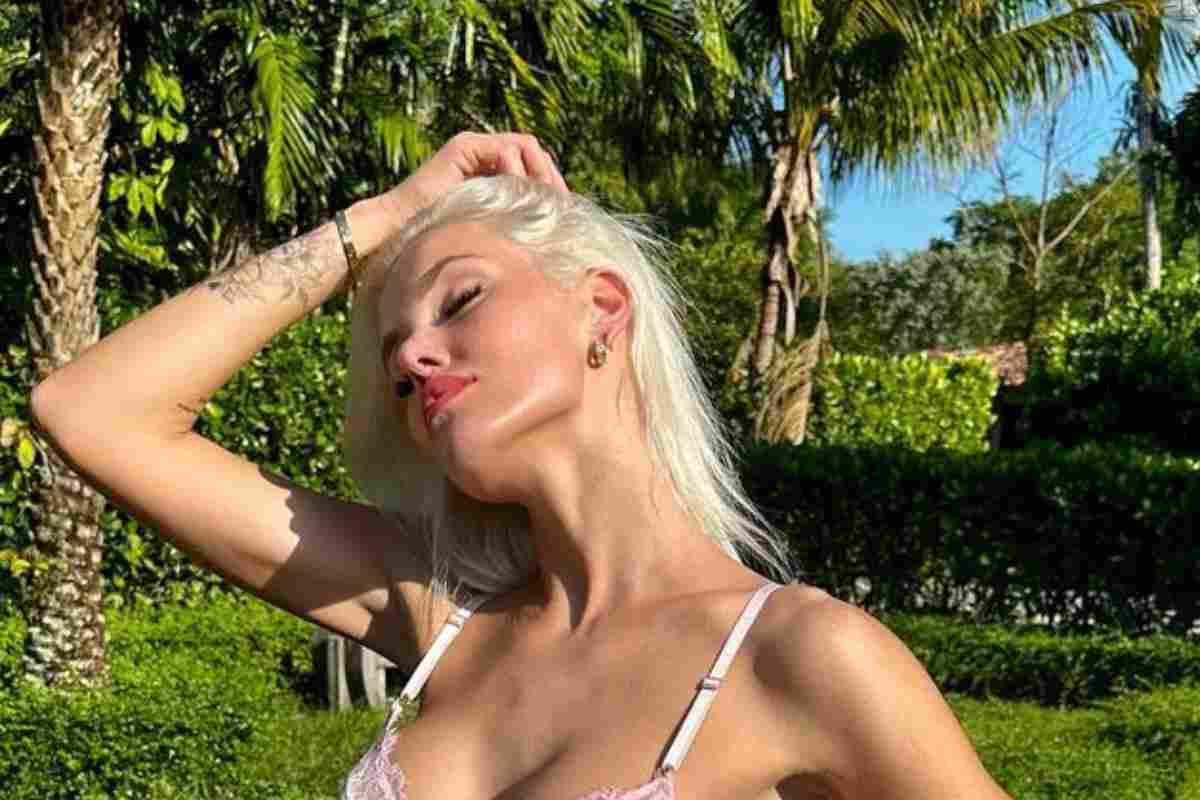 Sofya Zhuk foto trasparenze decolleté Instagram