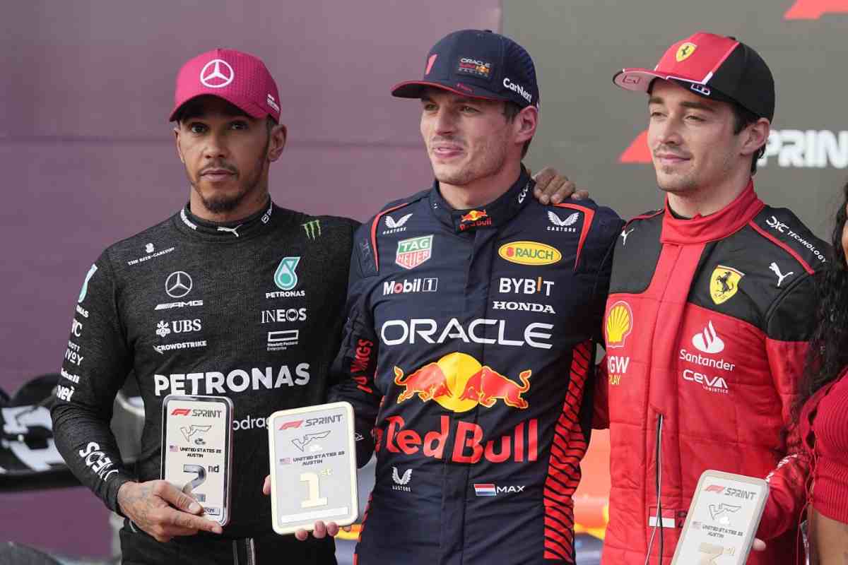 Verstappen critica Ferrari e Mercedes
