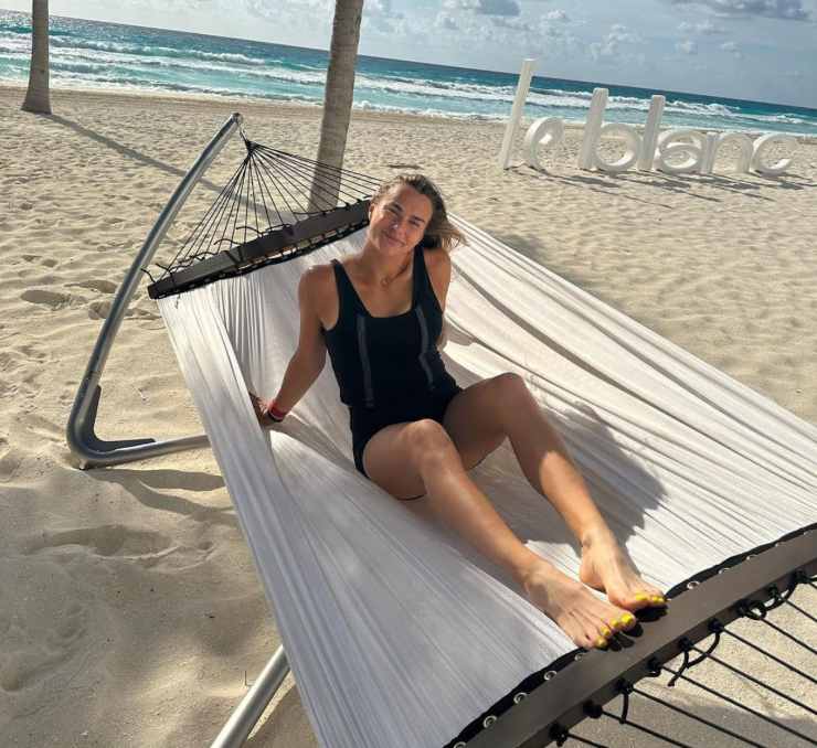 Aryna Sabalenka relax foto costume Messico